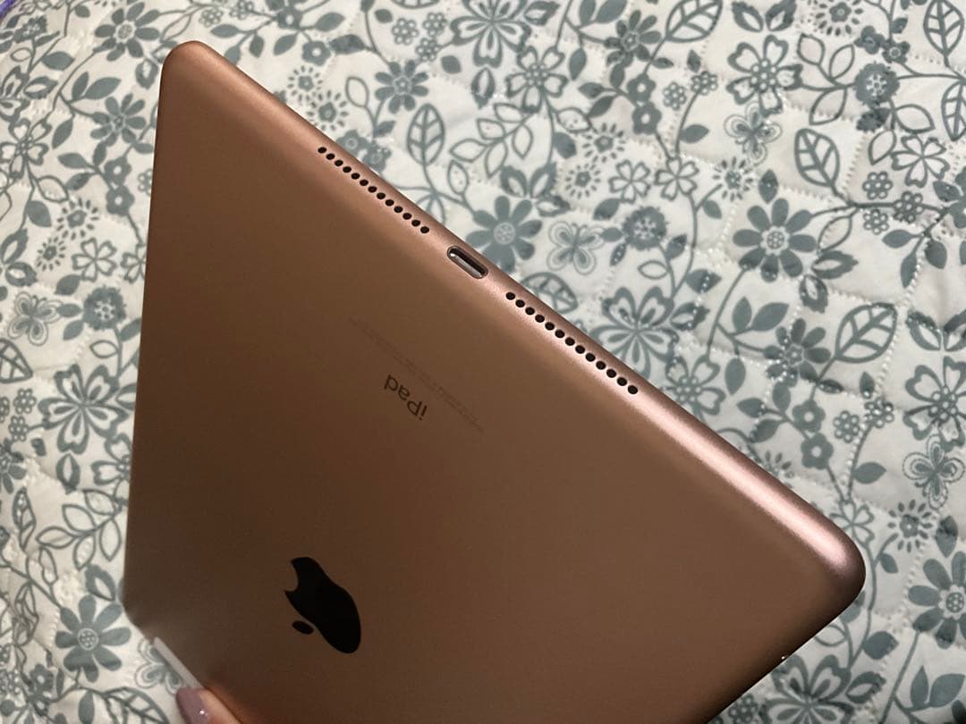iPad 第6世代 32GB ゴールド　セルラーモデル