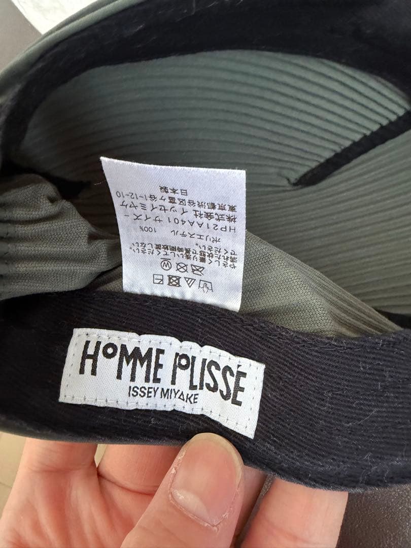 H'OMME PLISSÉ ISSEY MIYAKE グリーンキャップ