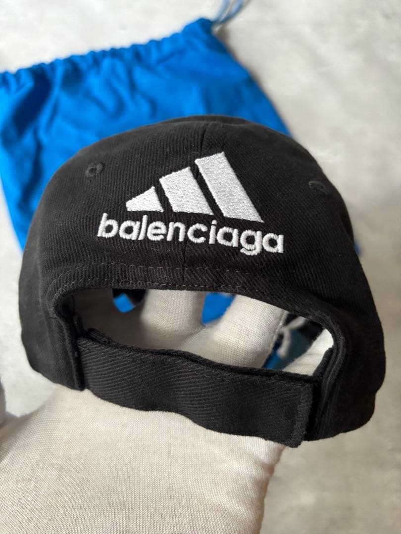 バレンシアガ　BALENCIAGA　ロゴ刺繍ベースボールキャップ