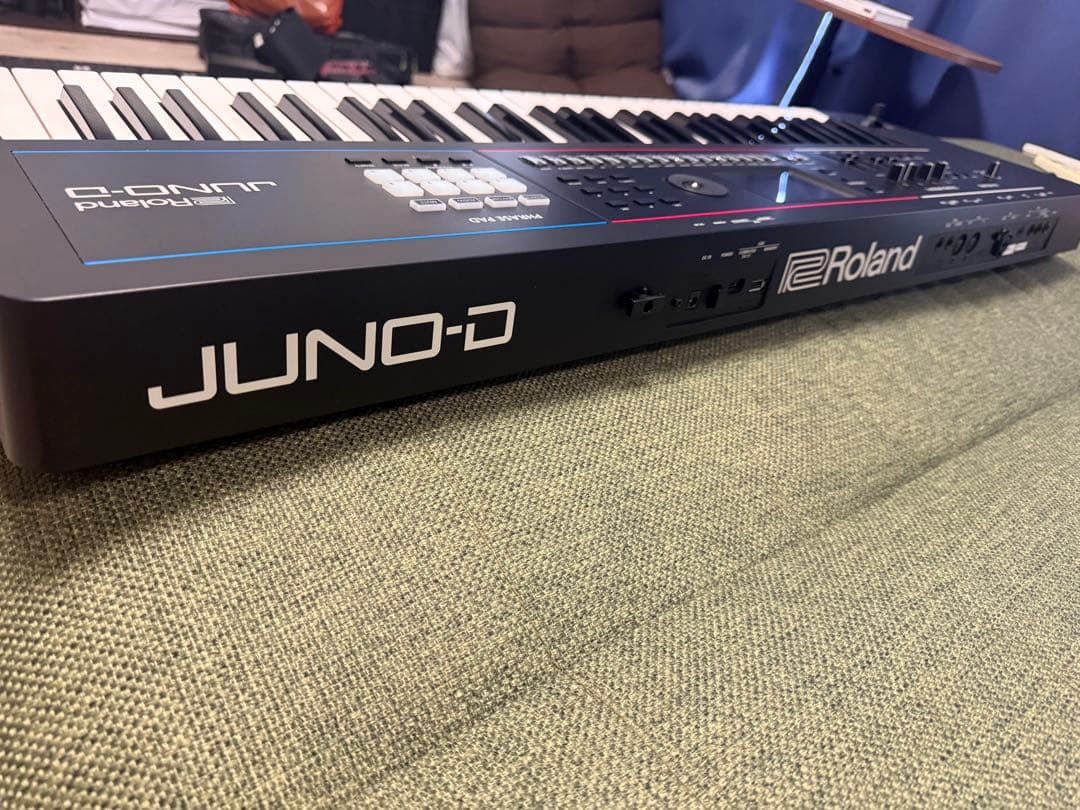 Roland JUNO-D 61鍵シンセサイザー(非純正ケース付)