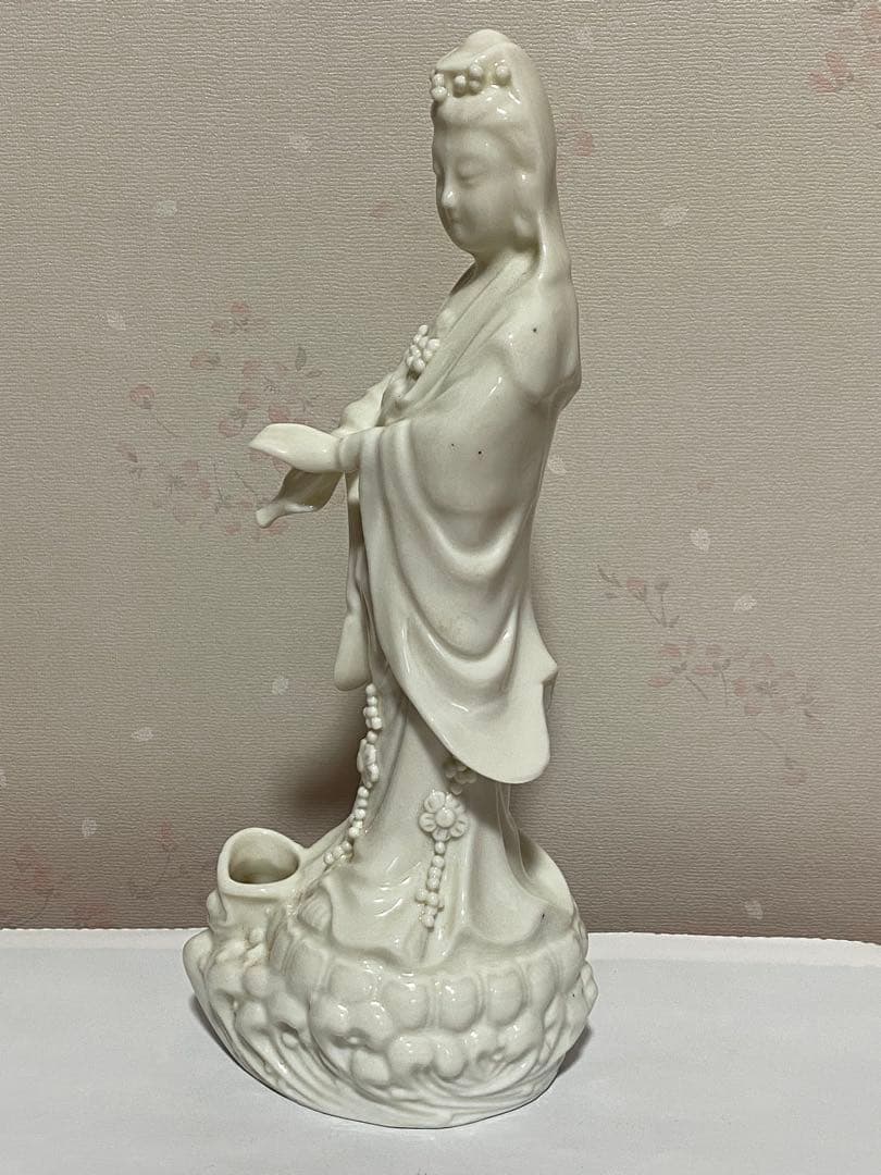 ♦白磁 観音菩薩立像 仏像 仏教美術 置物 飾り 美術品 工芸品 骨董品