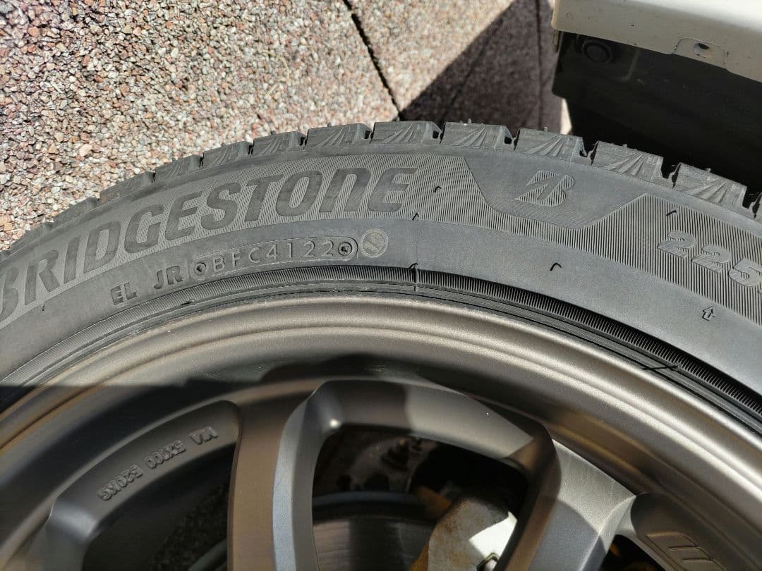 225/50 R17 ブリジストンVRX-3 スタッドレスタイヤ４本