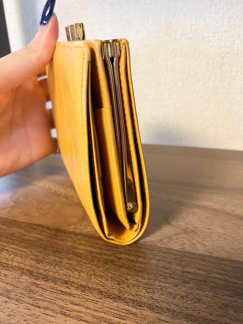 レアYves Saint Laurent サンローラン　イエロー　二つ折り財布