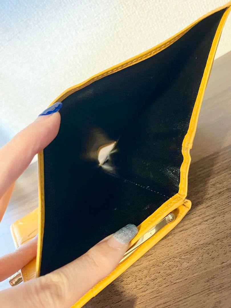 レアYves Saint Laurent サンローラン　イエロー　二つ折り財布