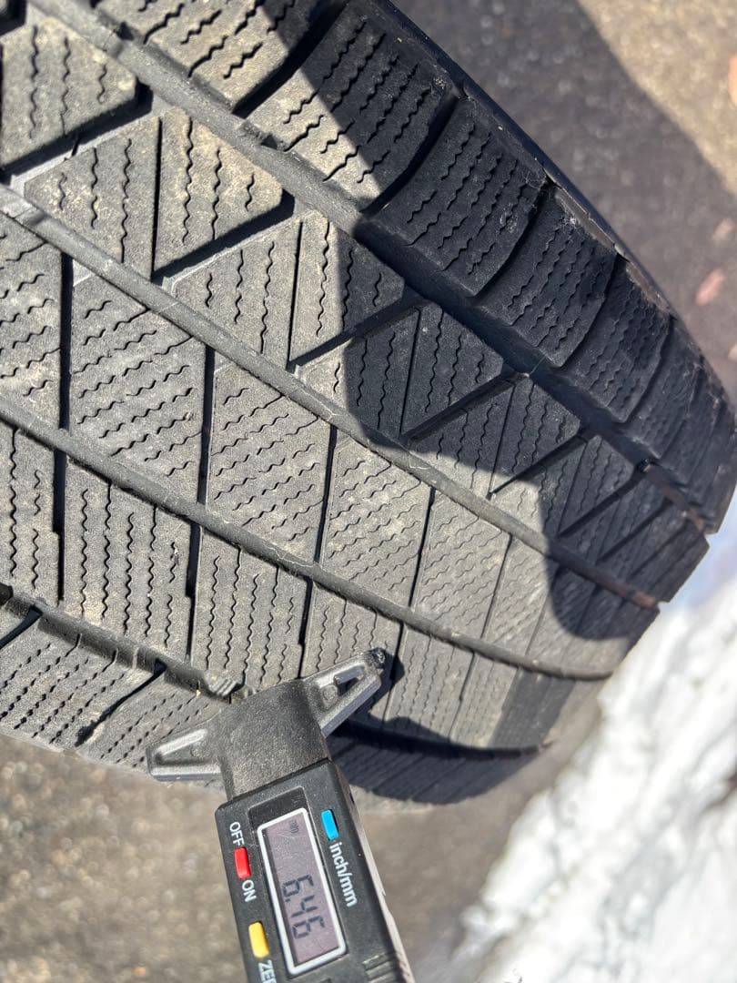 ブリヂストン　VRX3 215 65 16 冬タイヤ2本　アルファード　等