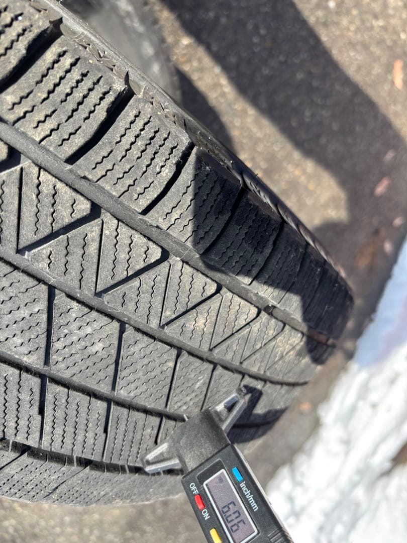 ブリヂストン　VRX3 215 65 16 冬タイヤ2本　アルファード　等