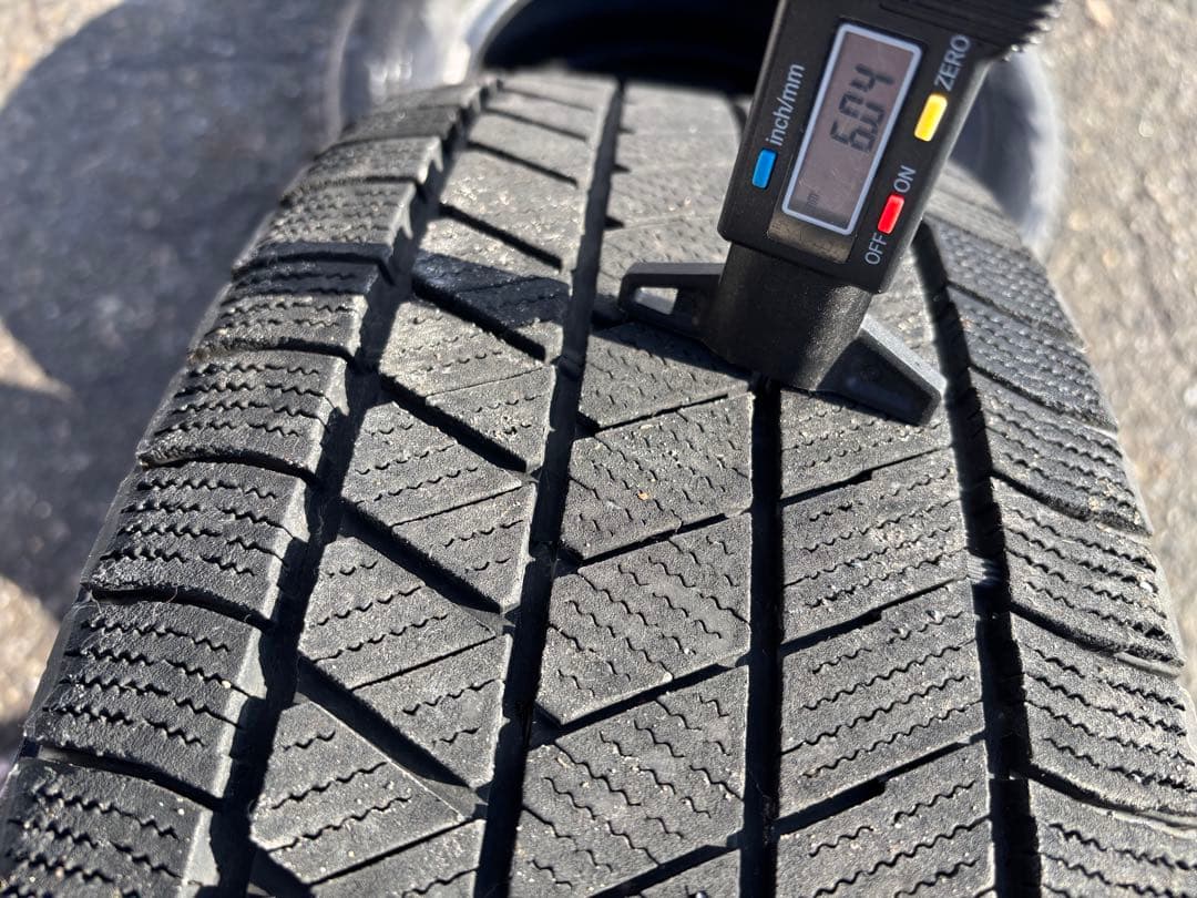 ブリヂストン　VRX3 215 65 16 冬タイヤ2本　アルファード　等