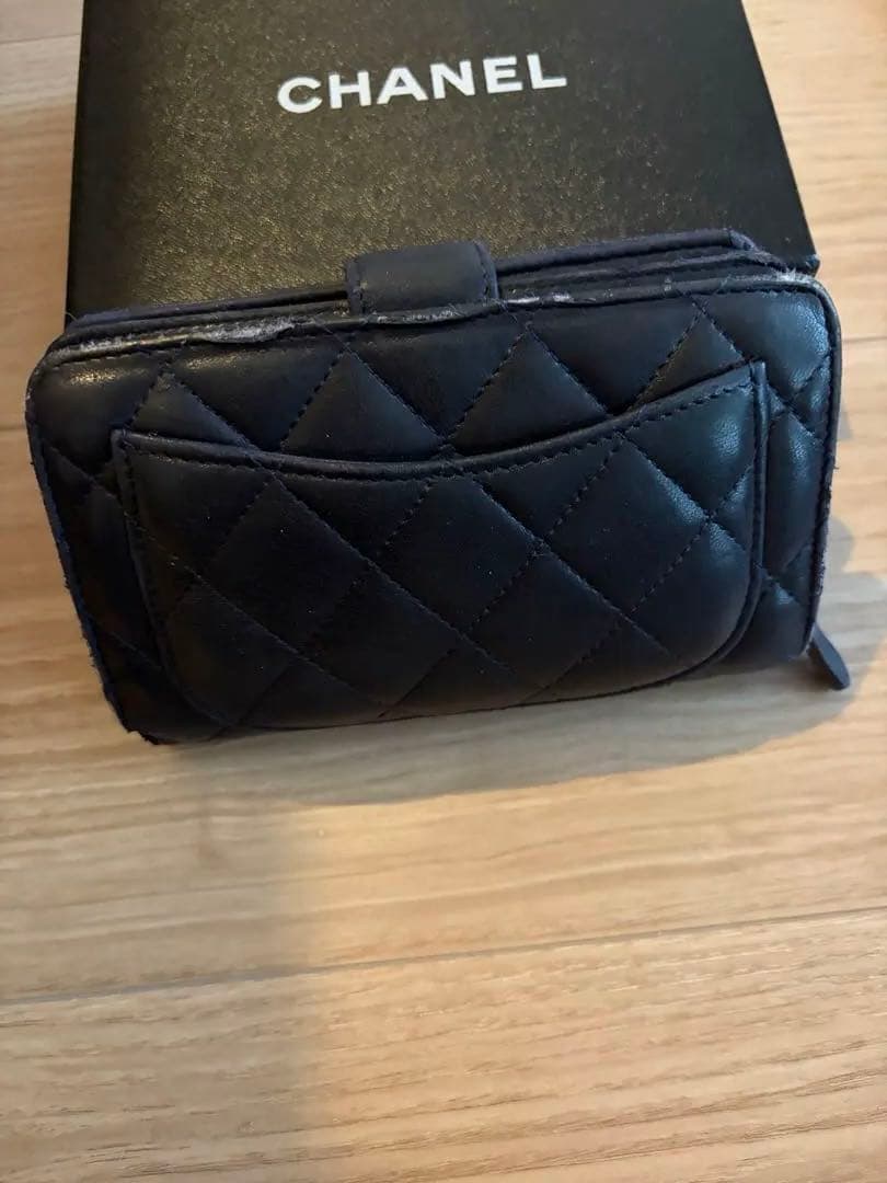 CHANEL ブラック 二つ折り財布　箱付き