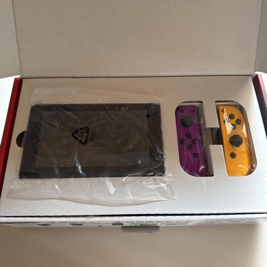 Nintendo Switch 本体　コントローラー色違い
