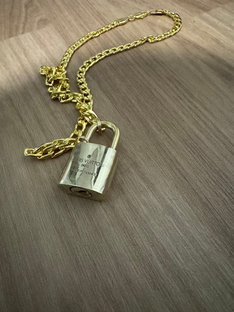 Louis Vuitton カデナ　南京錠　ルイヴィトン　ネックレス