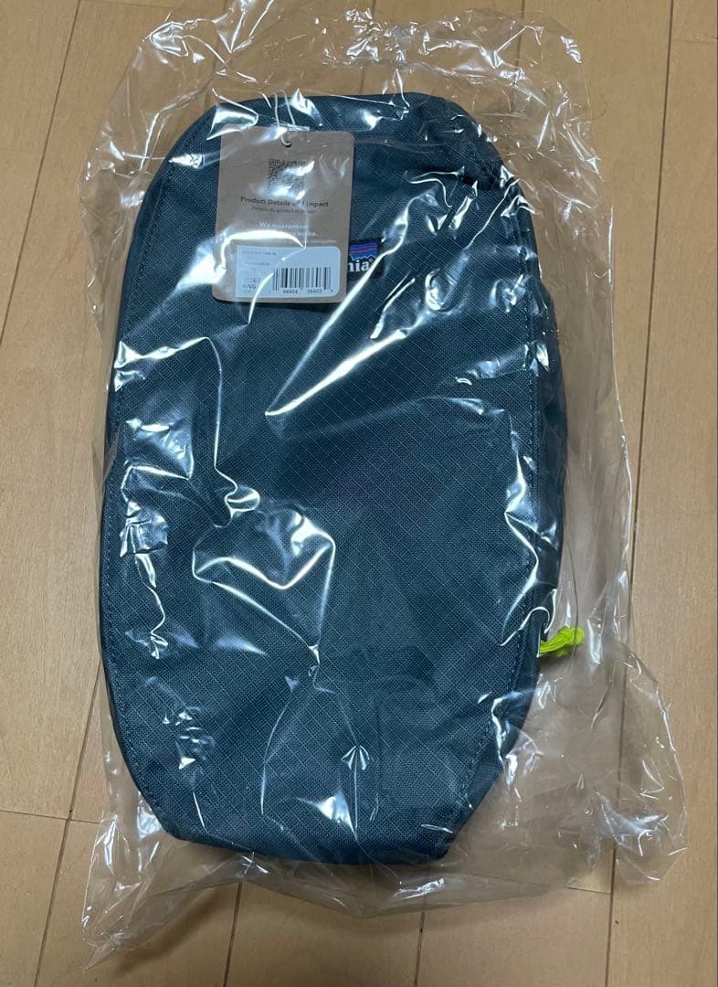 パタゴニア　ブラックホールキューブ　6L ネイビー&イエロー新品　未使用