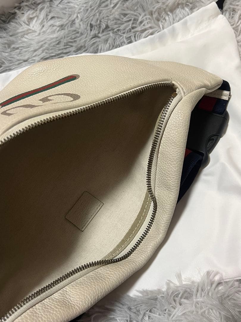 GUCCI GGマーモント ヴィンテージロゴ ボディバッグ