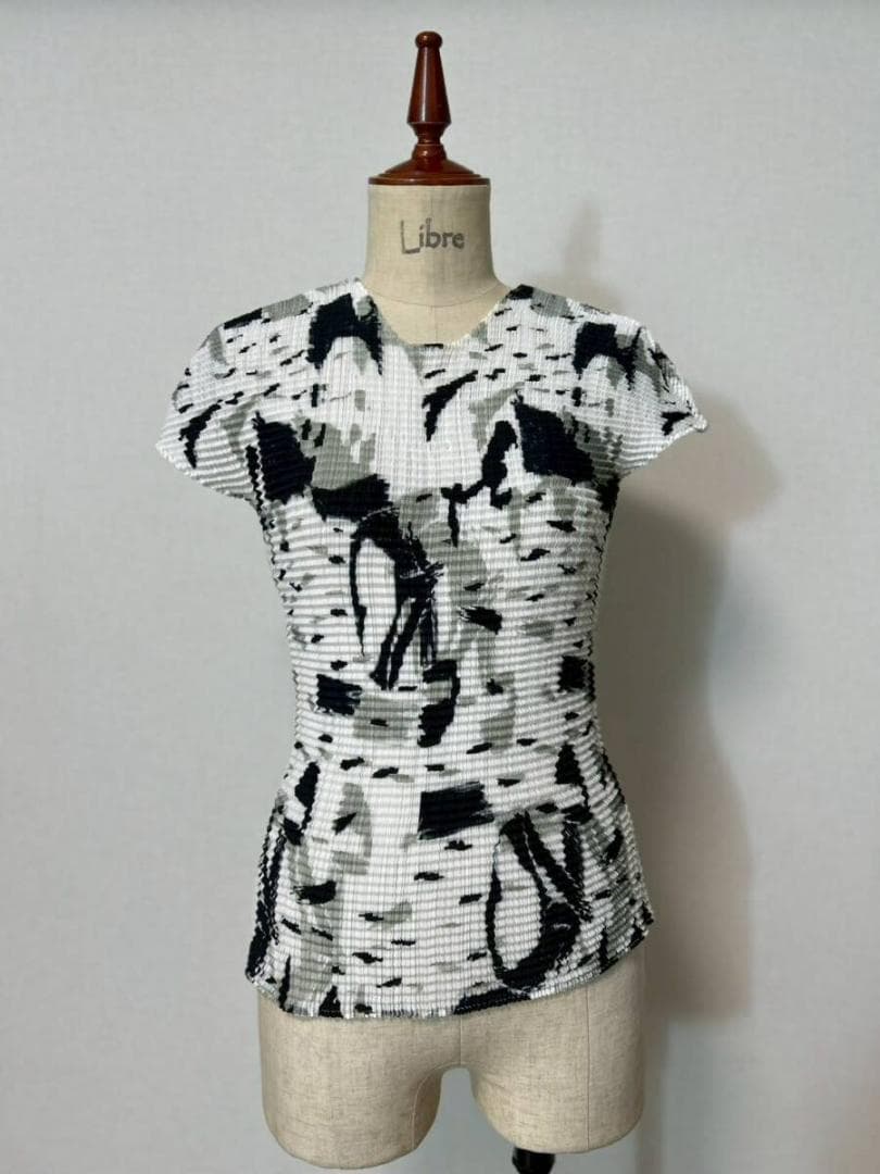 ISSEY MIYAKE 半袖トップス ホワイト・ブラック