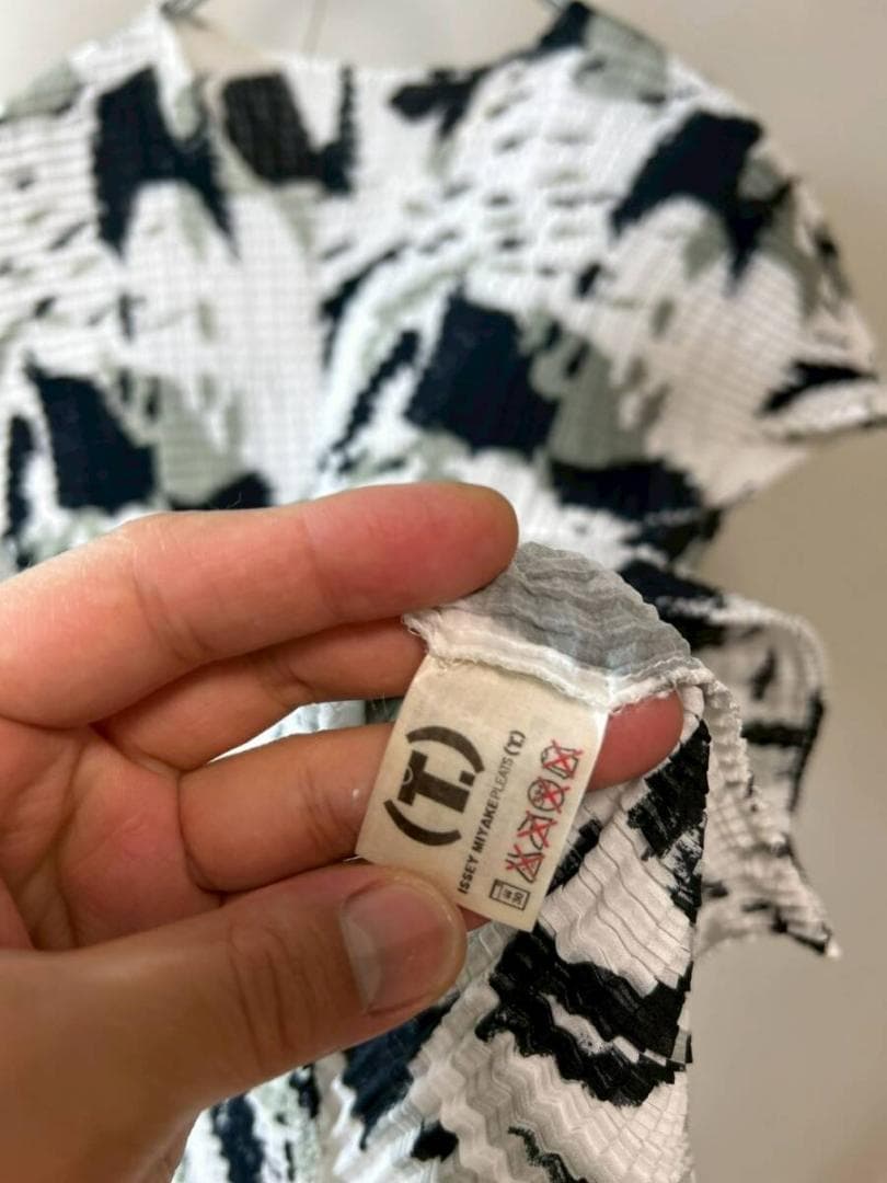 ISSEY MIYAKE 半袖トップス ホワイト・ブラック