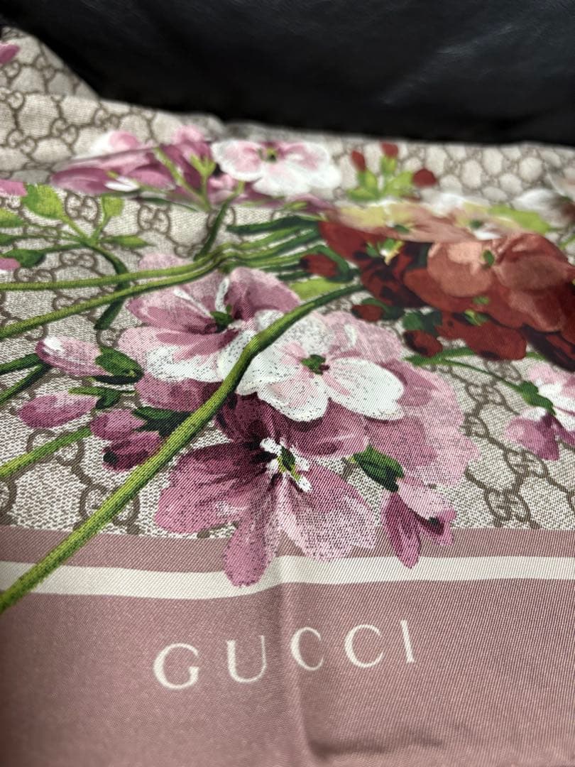 ♦︎本日まで限定価格＊極美品♦︎GUCCI シルク大判ストール
