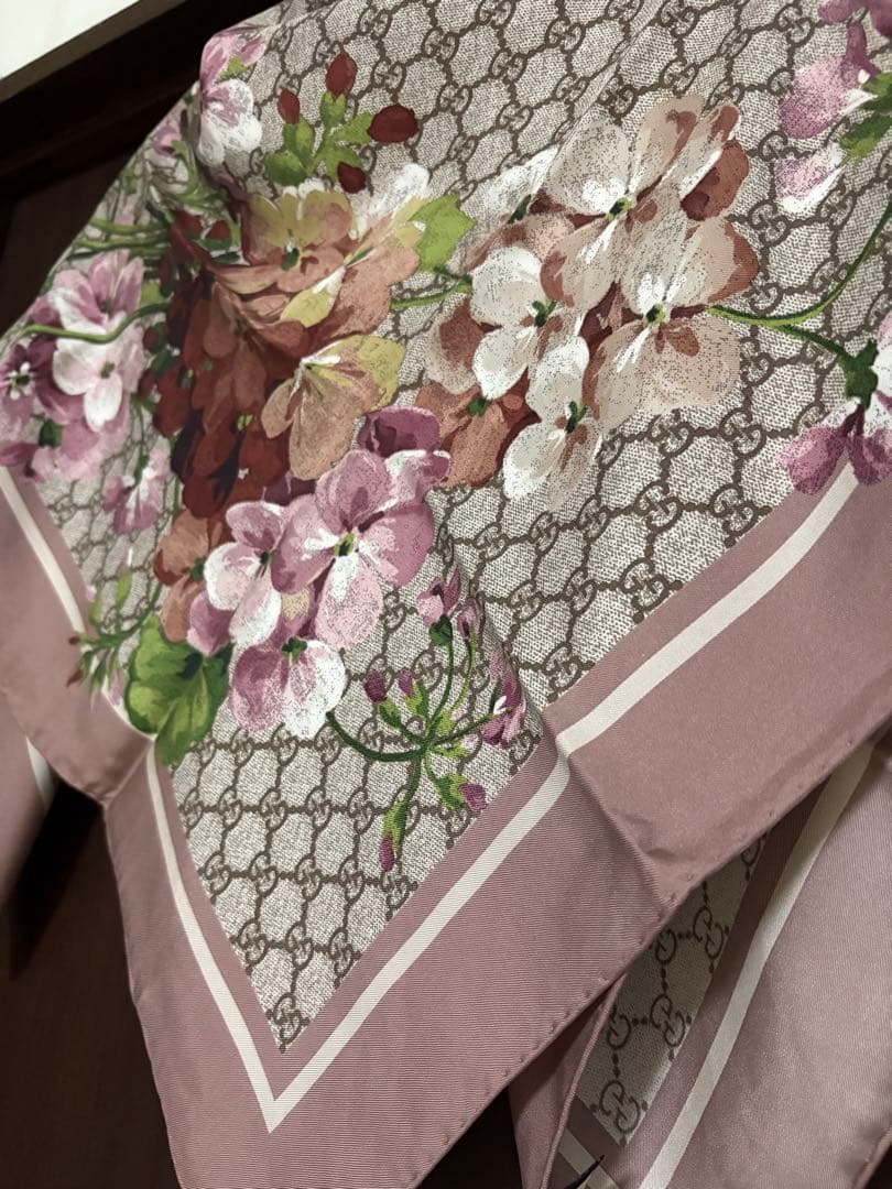 ♦︎本日まで限定価格＊極美品♦︎GUCCI シルク大判ストール
