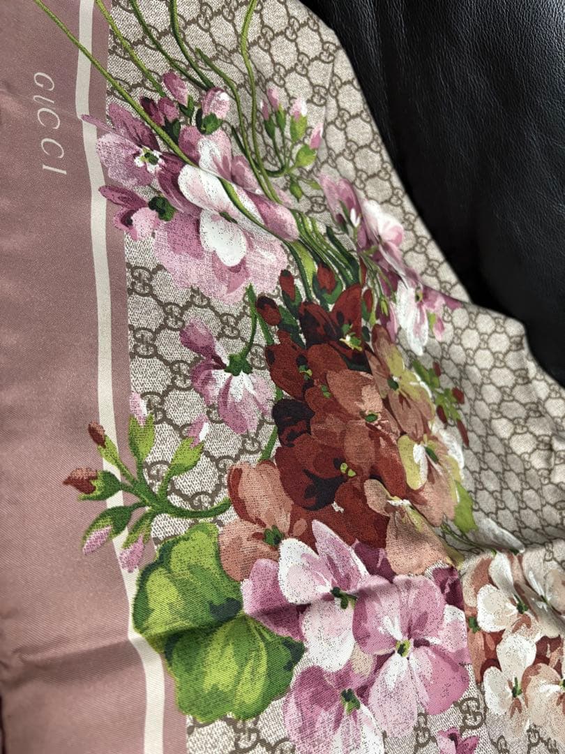 ♦︎本日まで限定価格＊極美品♦︎GUCCI シルク大判ストール