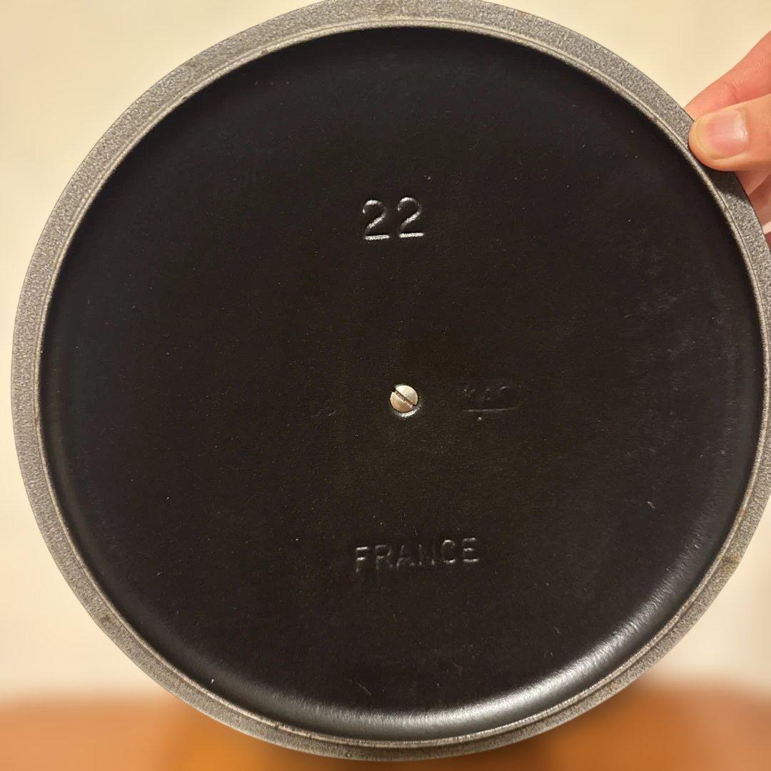 ル・クルーゼ ココット ロンド マットブラック 22cm