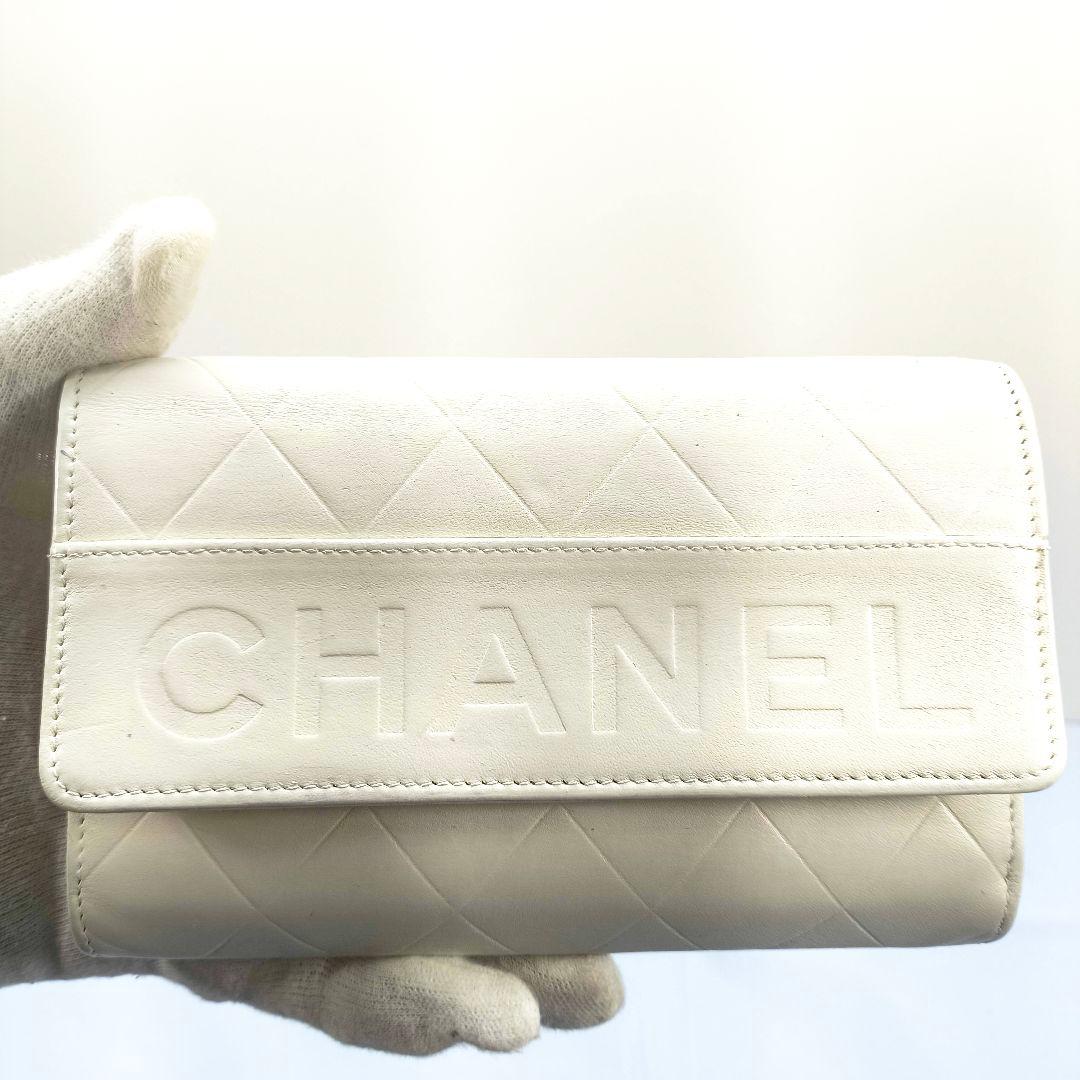 美品 シャネル 二つ折り 財布 カーフレザー ホワイト CHANEL