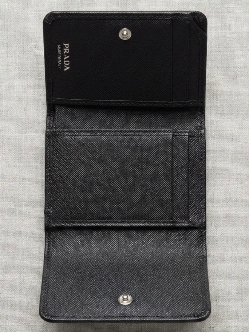 【極美品/NFC正規品証明】PRADA プラダ サフィアーノ 三つ折り財布 黒