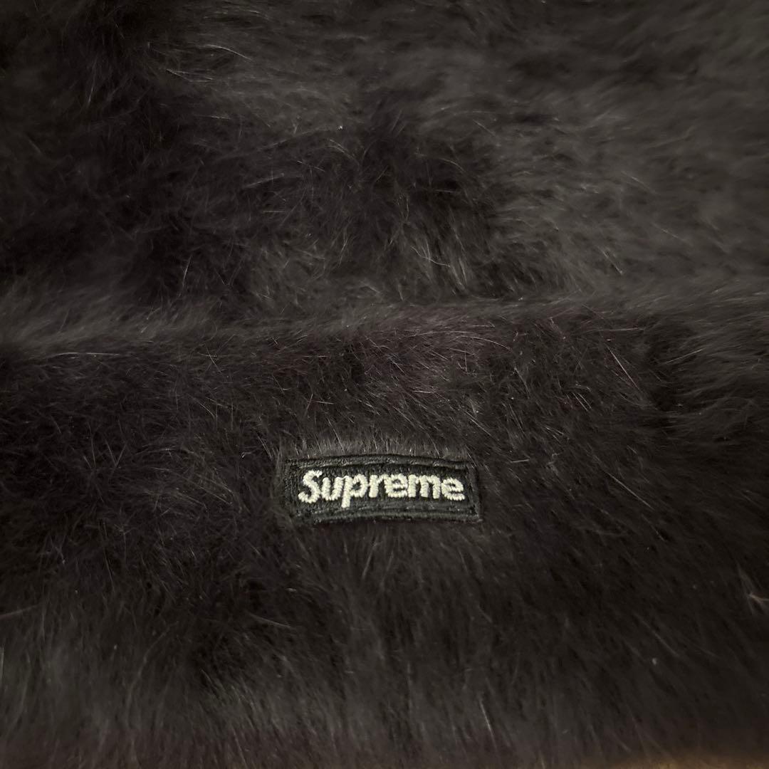 黒いファー風ニット帽 Supreme/Kangol