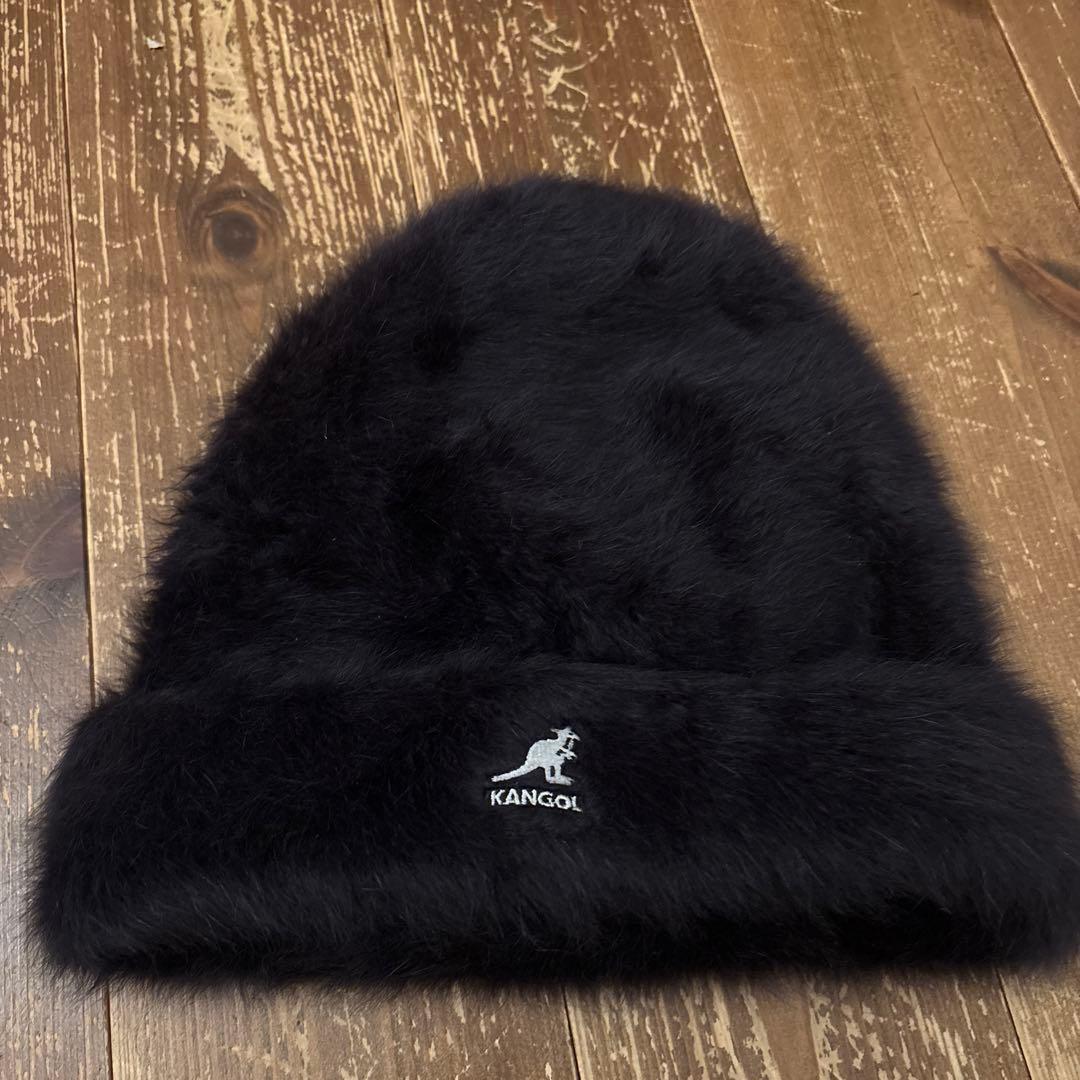黒いファー風ニット帽 Supreme/Kangol