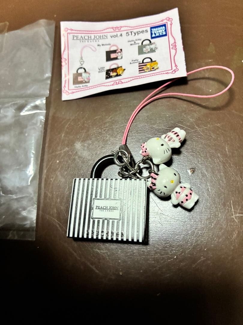 希少 激レア 新品 ご当地 ハローキティ ピーチジョン ストラップ ガチャガチャ