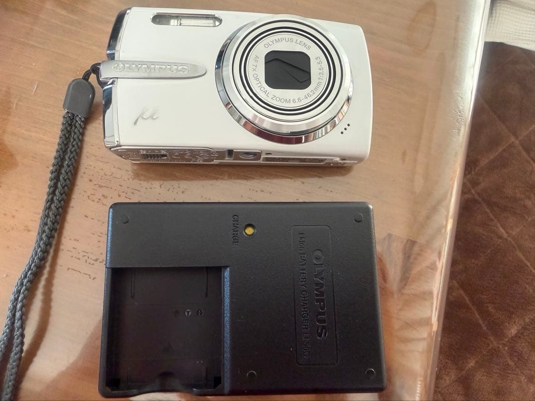 Olympus μ-1020 ホワイト 本体と充電器