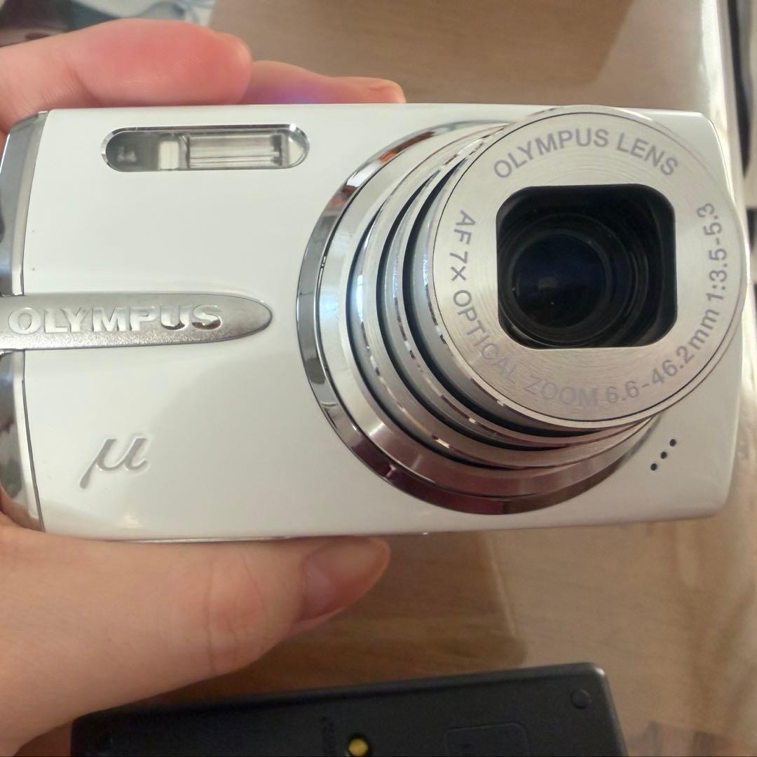Olympus μ-1020 ホワイト 本体と充電器