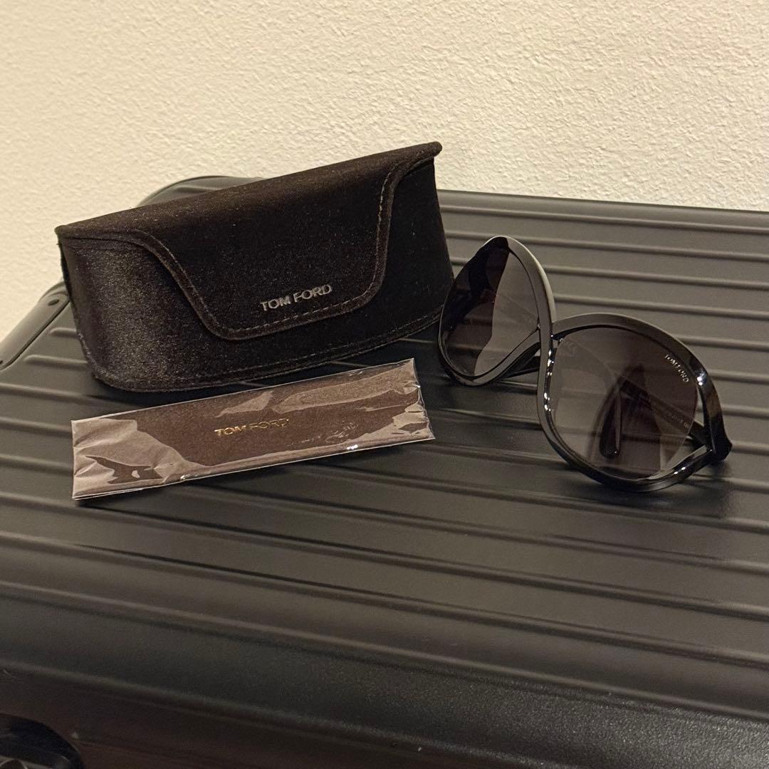 美品 TOM FORD トムフォード サングラス Sandra 黒 ユニセックス