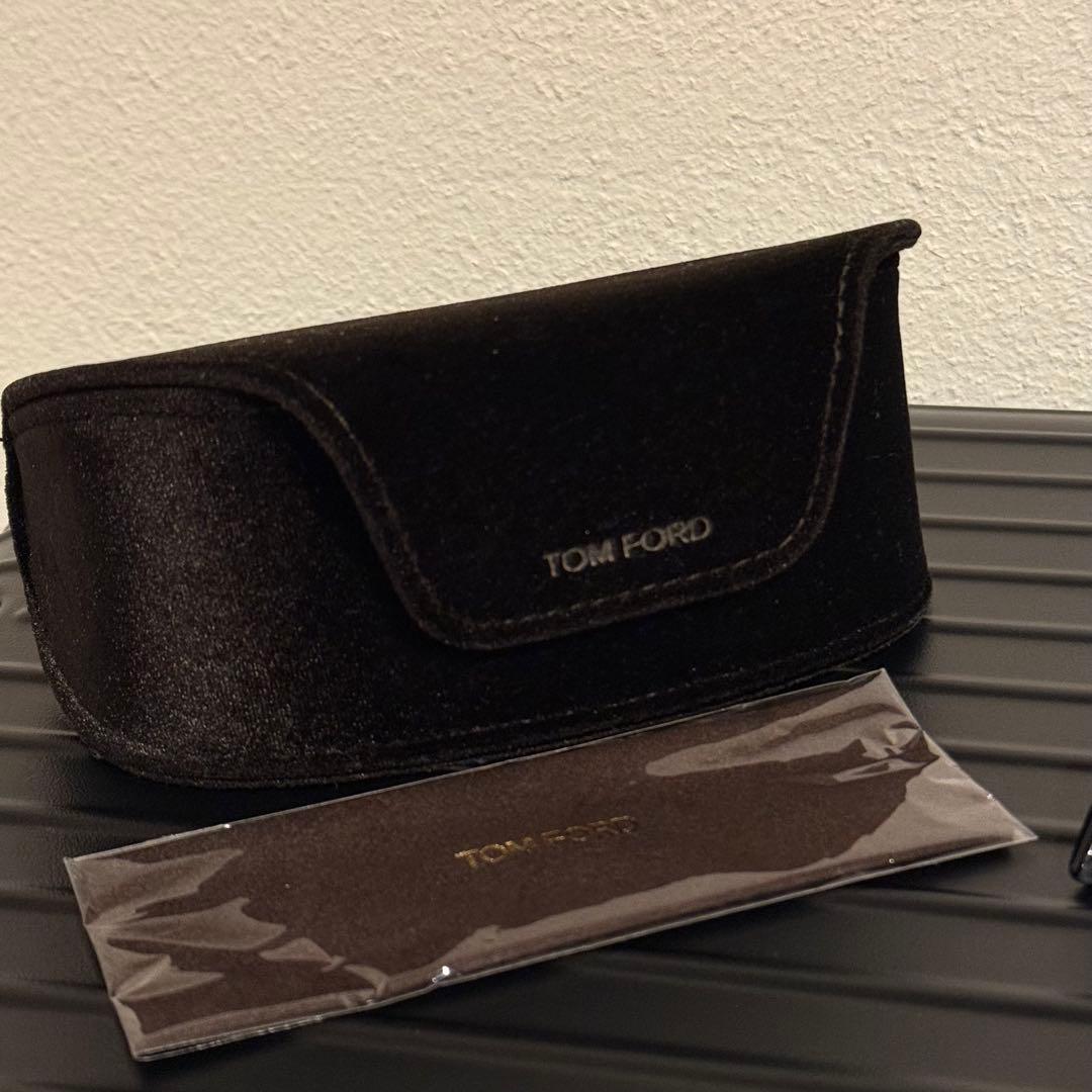 美品 TOM FORD トムフォード サングラス Sandra 黒 ユニセックス