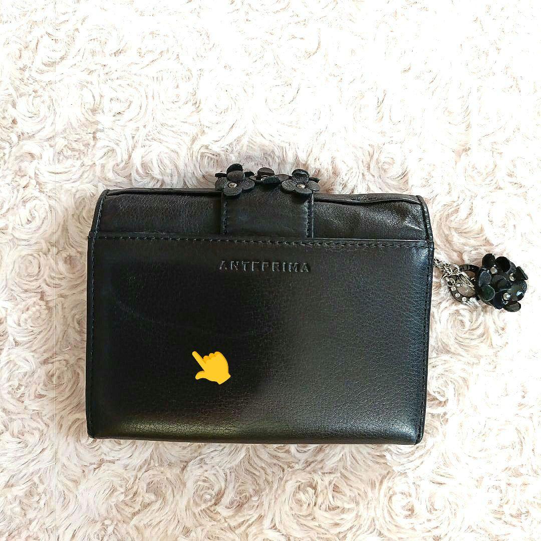 ANTEPRIMA 　本革　花装飾付き黒二つ折り財布　柔らかレザー　シボ革