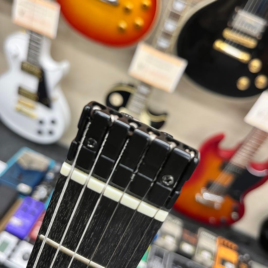 【11132】【新品】 ヘッドレスギター 汎用ケース付 ブラック✕ナチュラル
