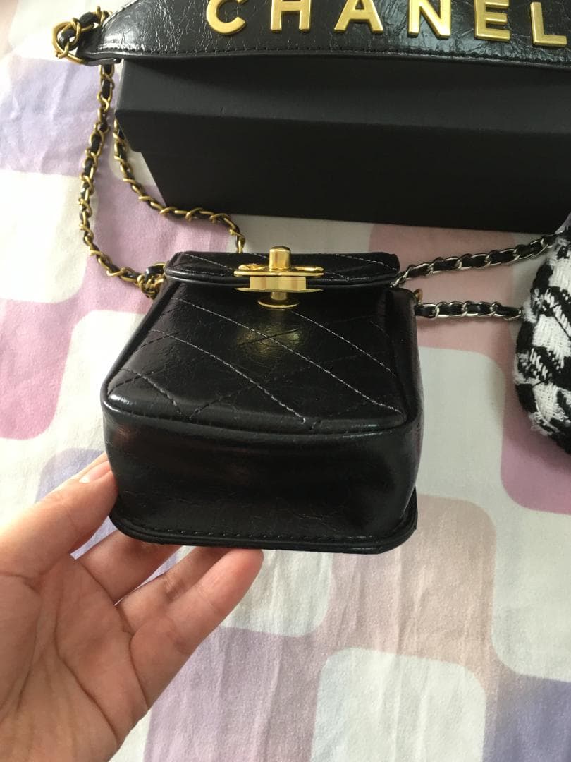 ＜箱付き＞未使用　スマホショルダーバッグ★黒色★