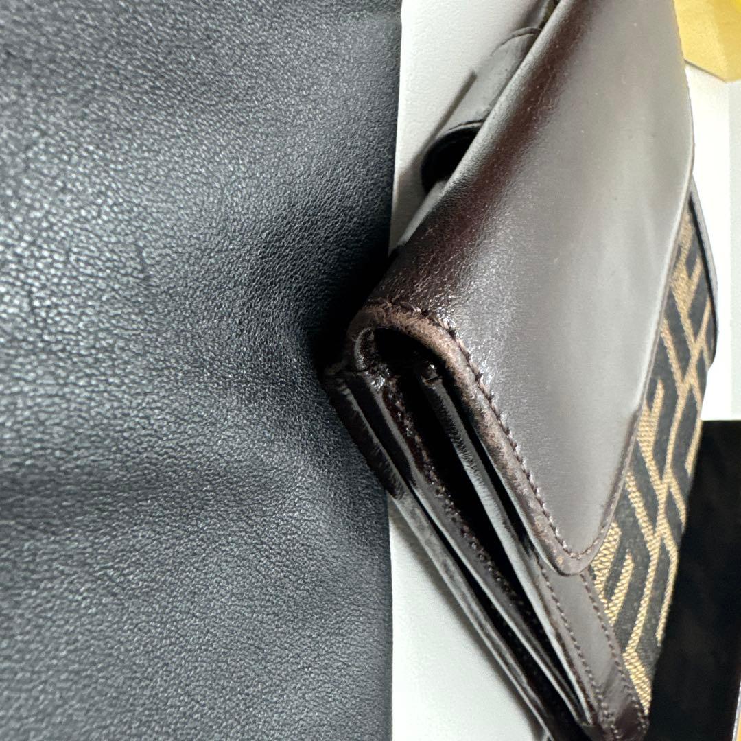 未使用【FENDI】フェンディ ズッカ柄 二つ折り財布 レザー ブラウン