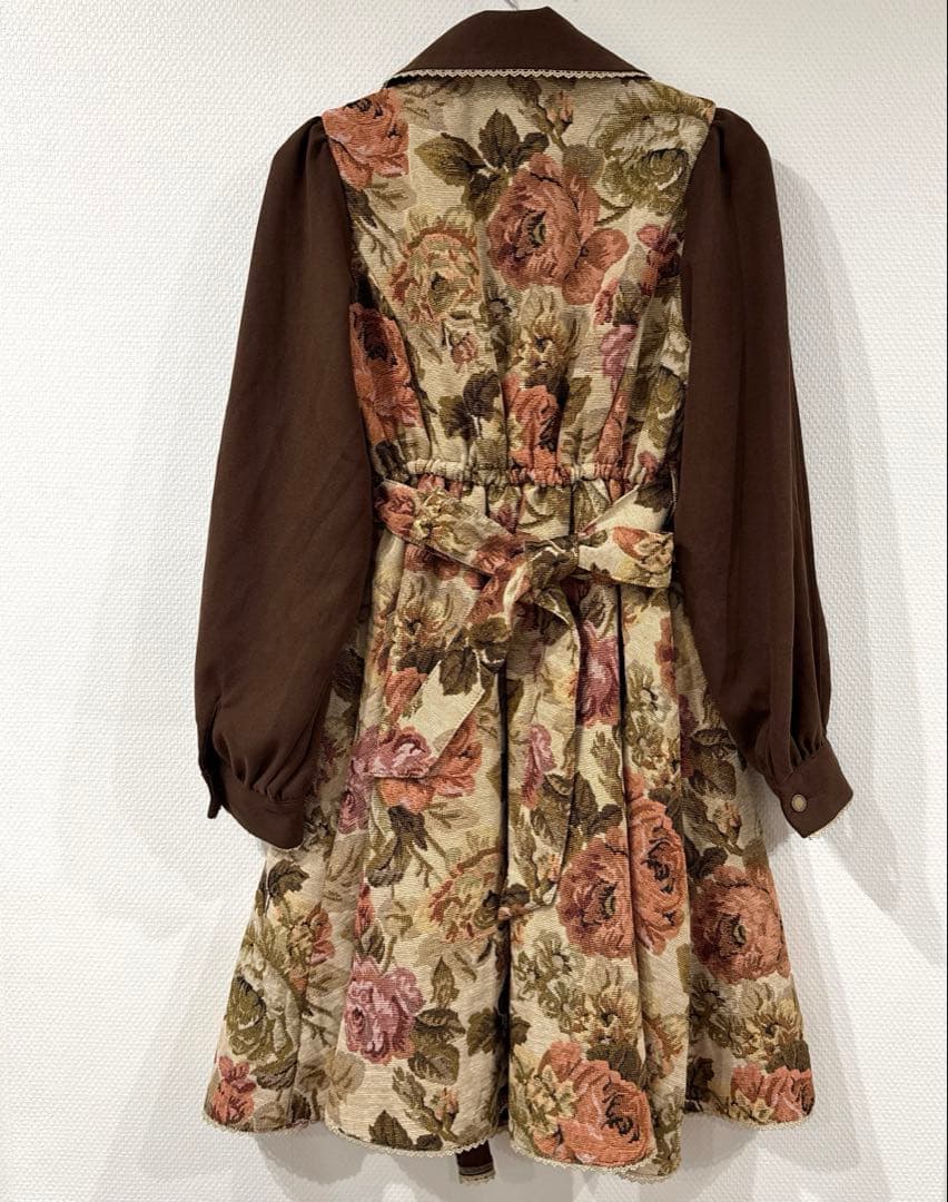 新品 クラロリくる実 しまむら ワンピース ゴブラン織り ベージュ 花柄 M