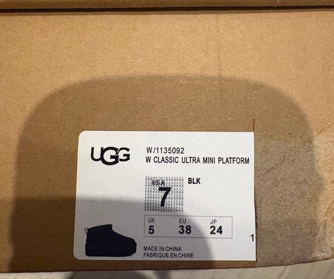 UGG クラシック ウルトラ ミニ プラットフォーム ブラック