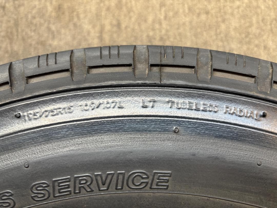 T-698【極上山/再生】195/75R15 109/107L LT【4本】