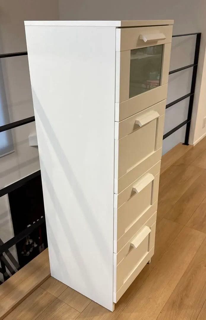 IKEA BRIMNES ホワイト木製チェスト 4段 ガラス窓付き