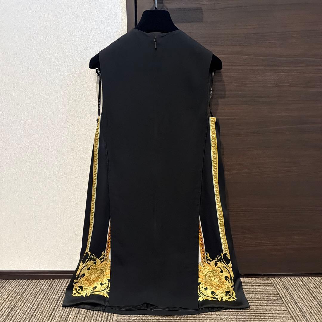 3/17、23時まで❗️セール❗️VERSACE ノースリーブワンピース 36
