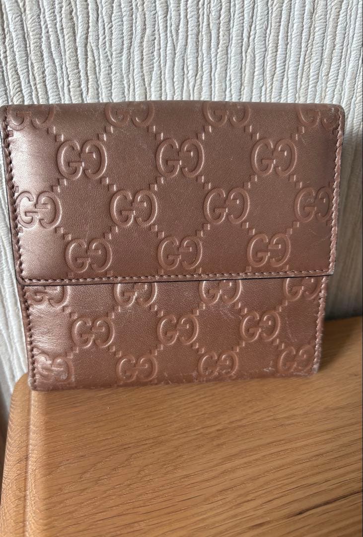 GUCCI グッチ　GG 二つ折り財布 シマレザー　ピンク