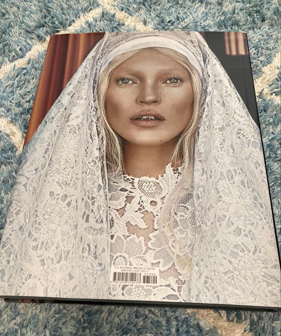 アート・デザイン・音楽 W STORIES by STEFANO TONCHI KATE MOSS