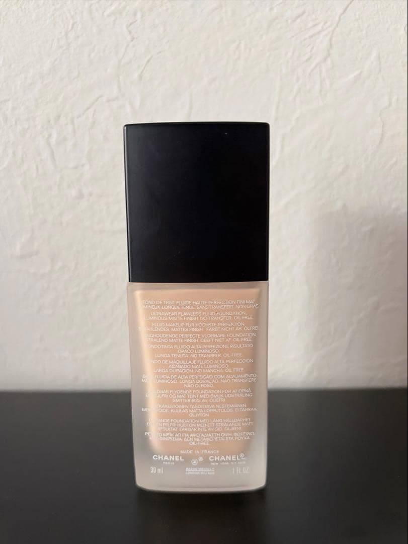 ほぼ未使用CHANEL ULTRA 01 30mlファンデ