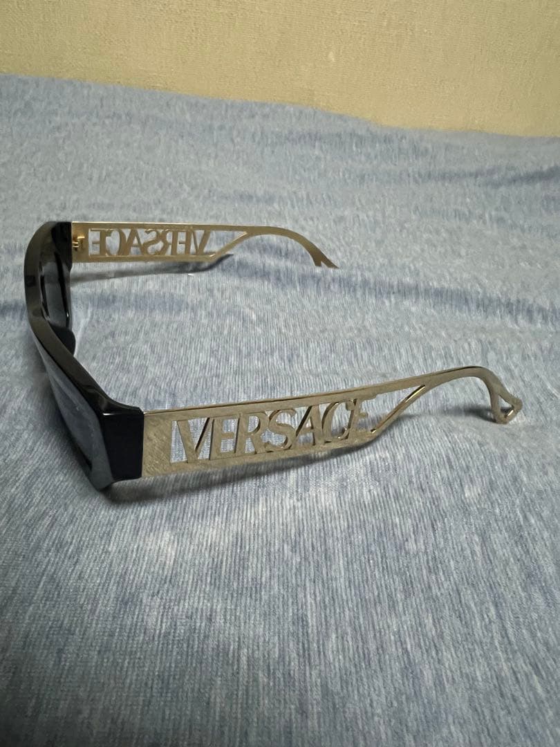 最終値下げ　VERSACE サングラス　ブラック　ゴールド