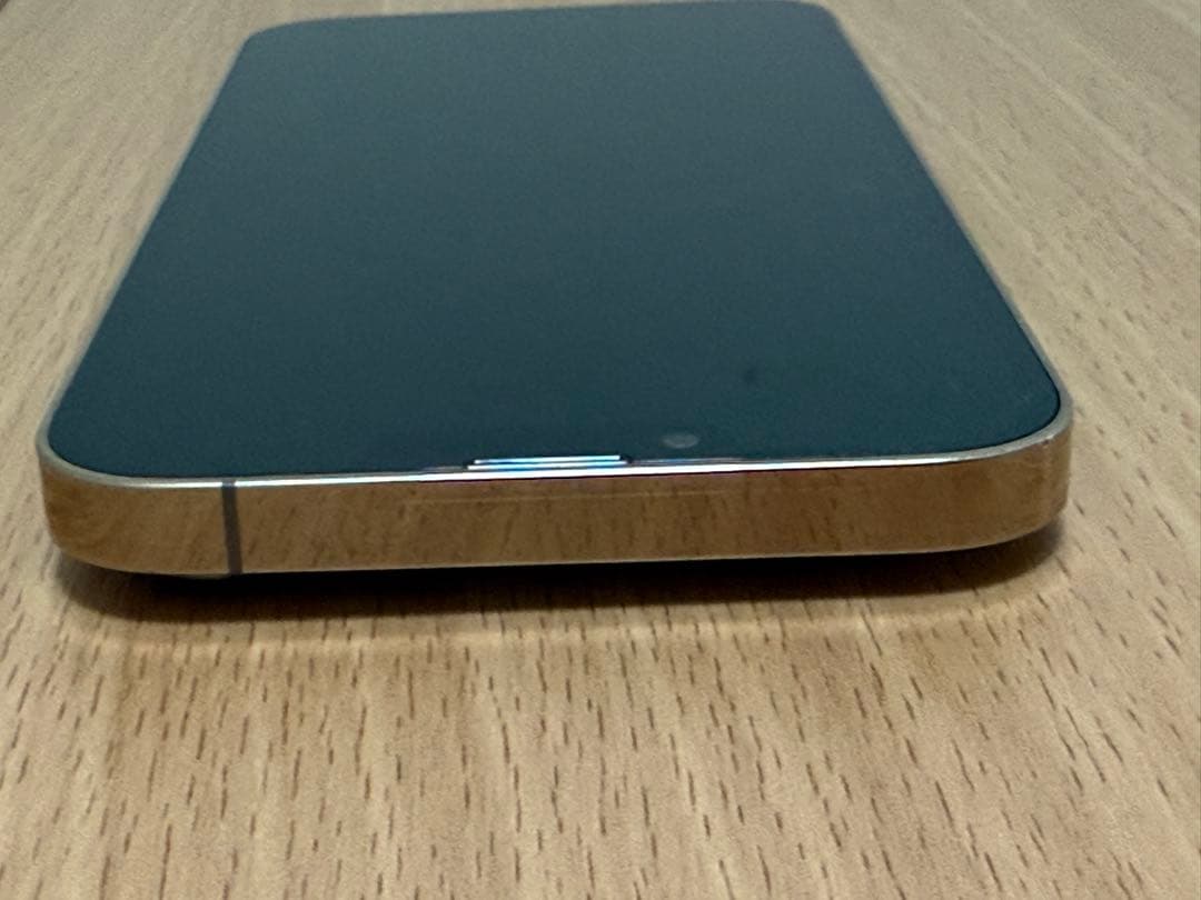 iPhone13proMAX 256GB ゴールド　型番：MLJA3J/A