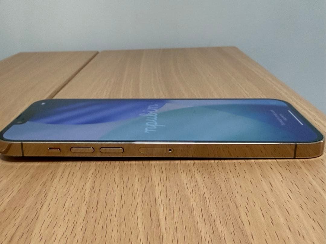 iPhone13proMAX 256GB ゴールド　型番：MLJA3J/A