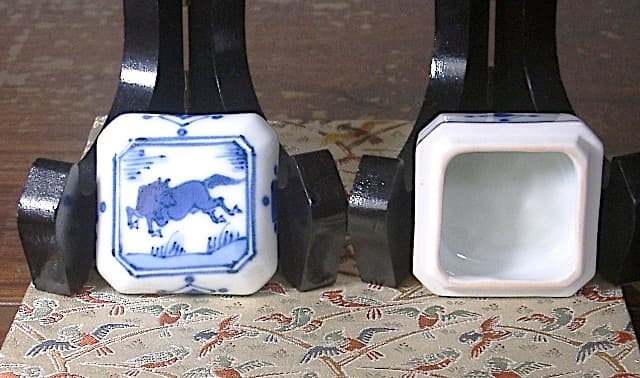 京焼・清水焼　　大丸北峰（二代） 作　染付　馬香合　無傷　共箱　保証。