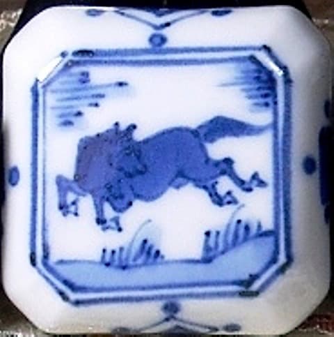 京焼・清水焼　　大丸北峰（二代） 作　染付　馬香合　無傷　共箱　保証。