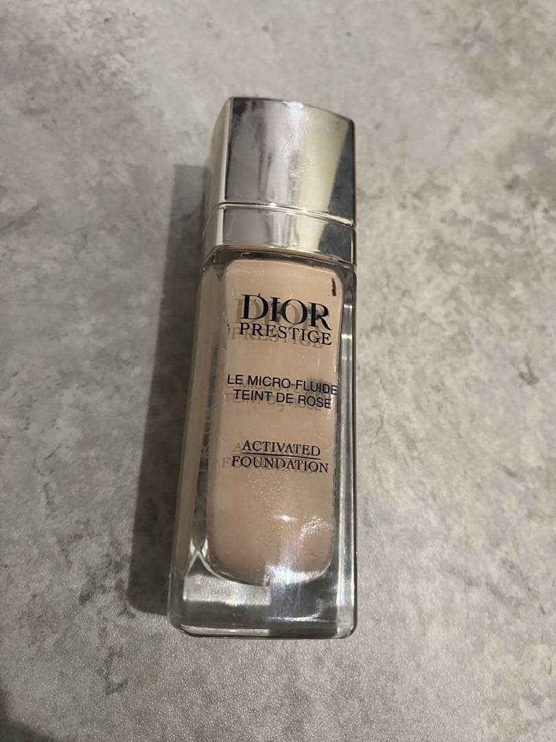 Dior プレステージルマイクロフルイドタン ファンデーション 0.5N