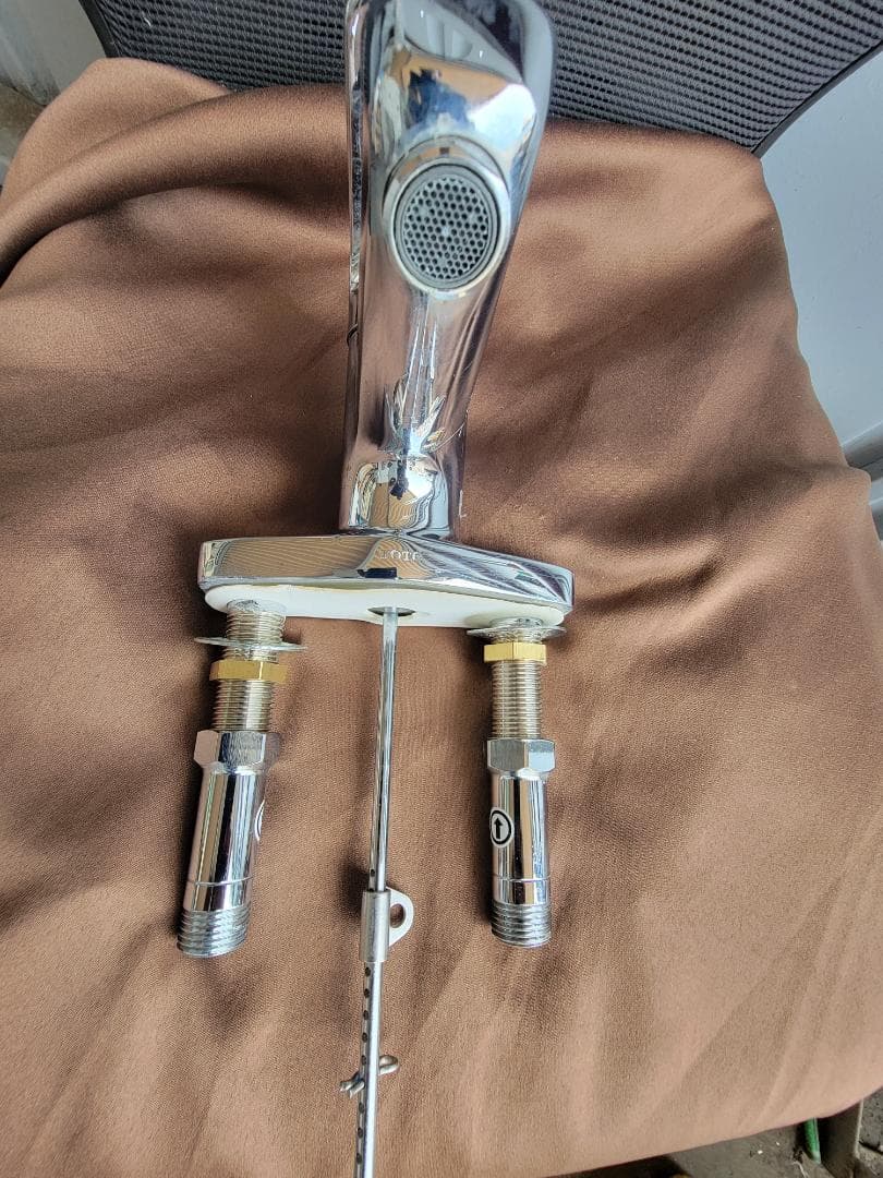 中古 TOTO シングルレバー混合水栓 2穴 洗面台 TLHG30AE